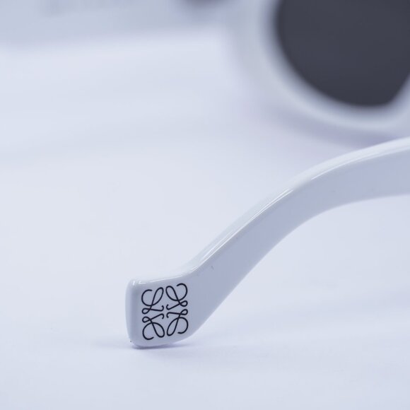 Loewe LW40033I 21C Sunglasses White Rectangle Frame, Smoke with Silver Lenses - Picture 6 of 10